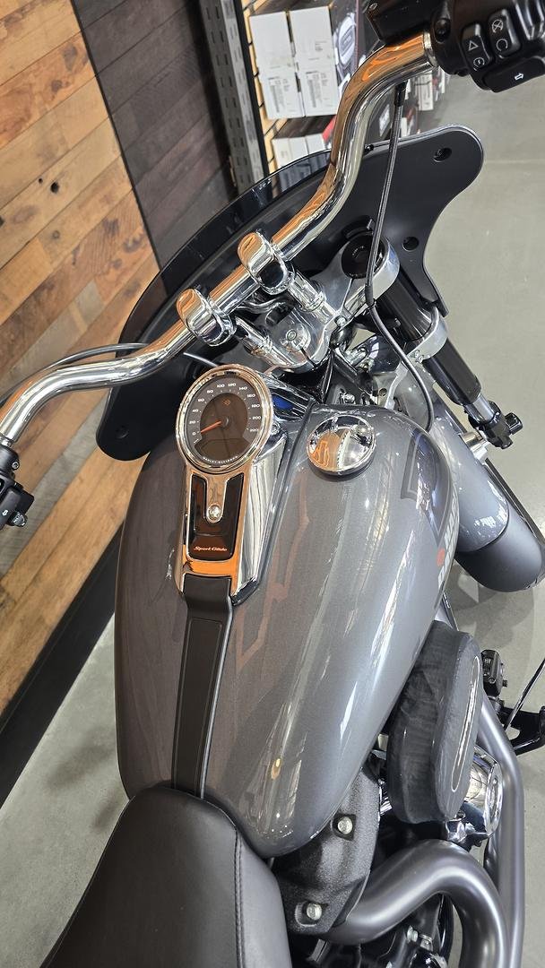 2022 Harley-Davidson Sport Glide 107 (FLSB) Softail Grey