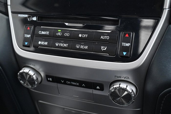 2019 Toyota Landcruiser VX VDJ200R 4X4 Dual Range Silver Pearl