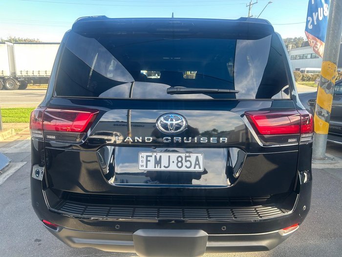 2023 Toyota Landcruiser VX