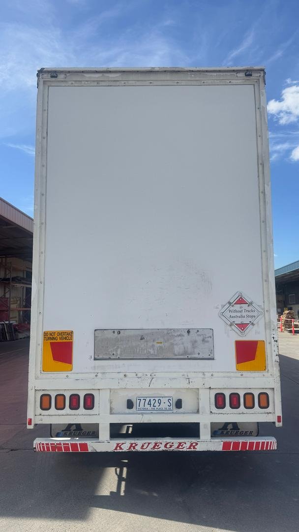 2008 Krueger 22P Drop Deck Red