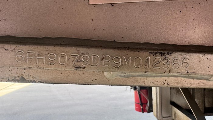 2008 Krueger 22P Drop Deck Red