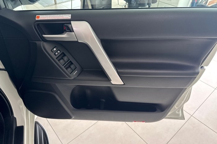 2023 Toyota Landcruiser Prado VX Flat Tailgate