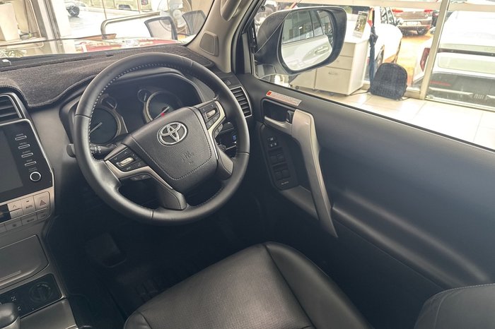 2023 Toyota Landcruiser Prado VX Flat Tailgate