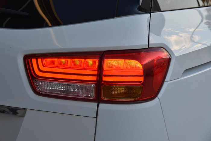 2016 Kia Carnival Platinum YP MY16 Clear White