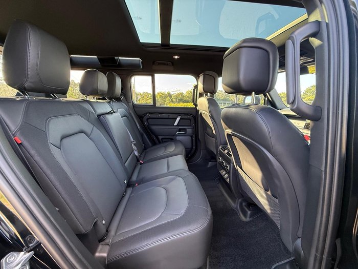 2023 Land Rover Defender 110 D300 X-Dynamic HSE