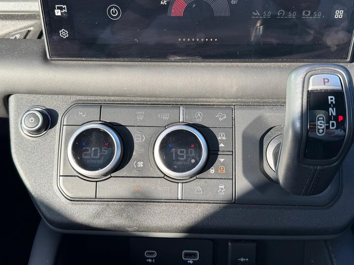 2023 Land Rover Defender 110 D300 X-Dynamic HSE