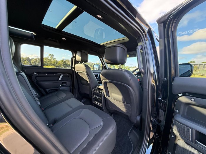 2023 Land Rover Defender 110 D300 X-Dynamic HSE