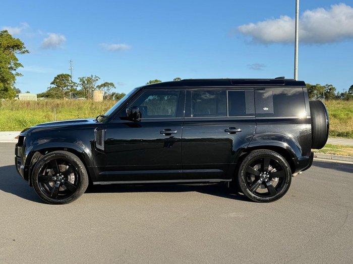 2023 Land Rover Defender 110 D300 X-Dynamic HSE