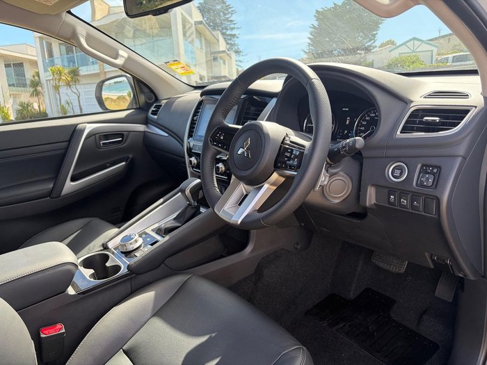 2024 Mitsubishi Pajero Sport GLS