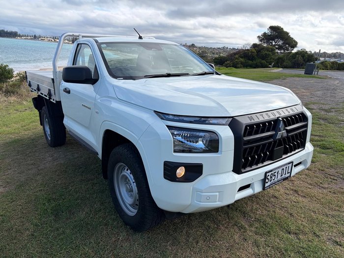 2025 Mitsubishi Triton GLX