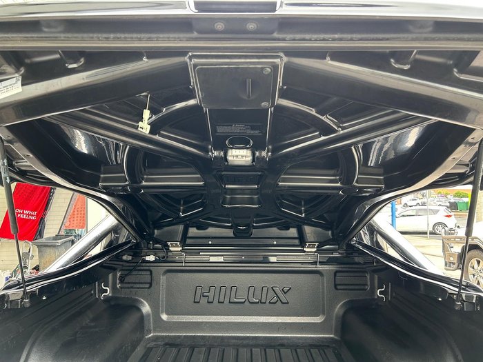 2023 Toyota Hilux SR5