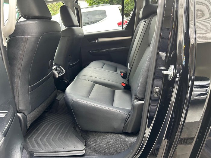 2023 Toyota Hilux SR5