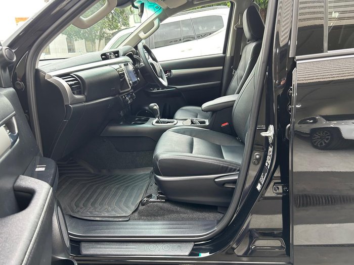 2023 Toyota Hilux SR5