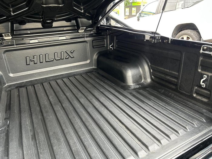 2023 Toyota Hilux SR5