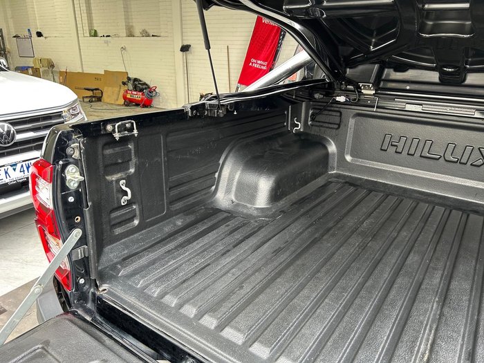 2023 Toyota Hilux SR5