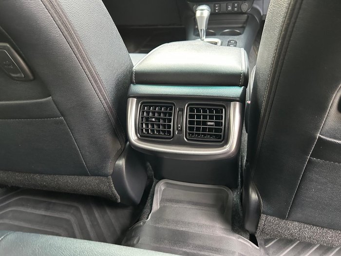 2023 Toyota Hilux SR5