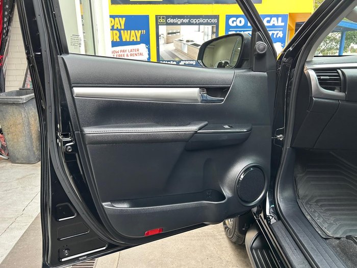 2023 Toyota Hilux SR5