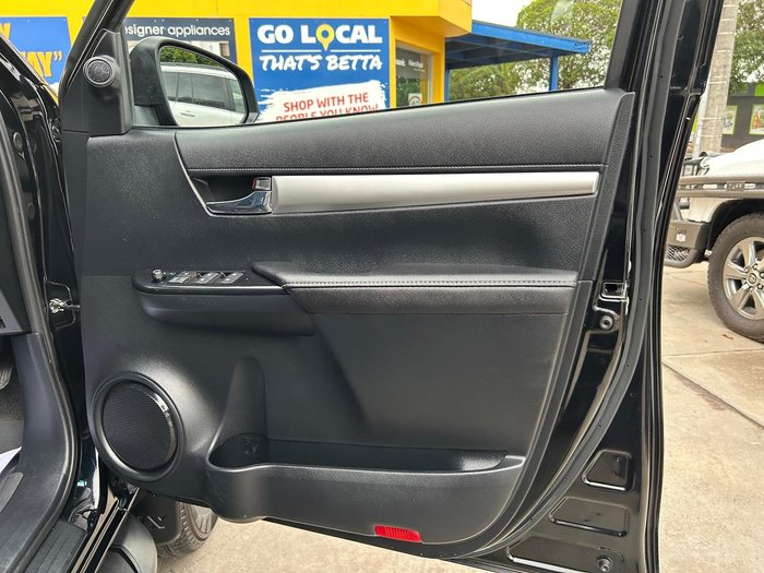 2023 Toyota Hilux SR5