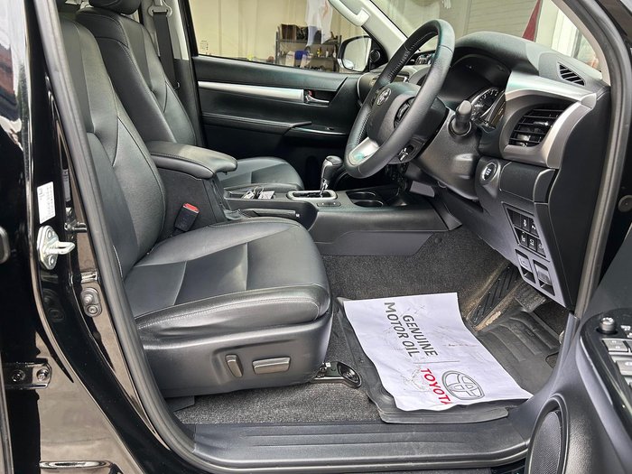 2023 Toyota Hilux SR5
