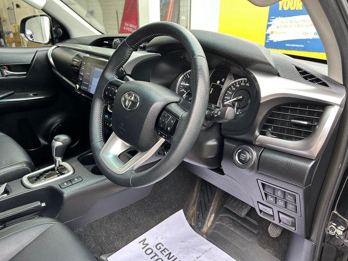 2023 Toyota Hilux SR5