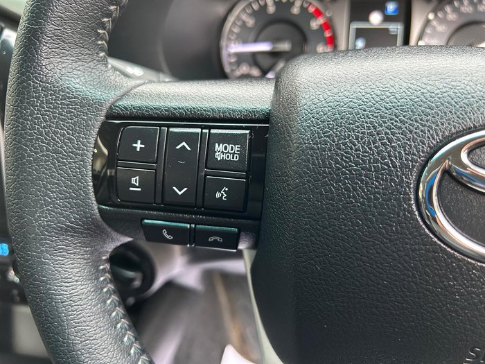 2023 Toyota Hilux SR5