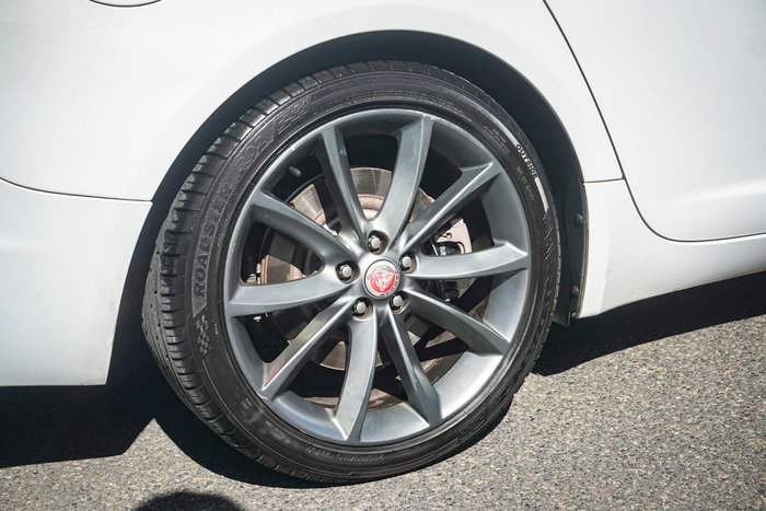 2015 Jaguar XF Premium Luxury