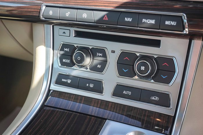 2015 Jaguar XF Premium Luxury