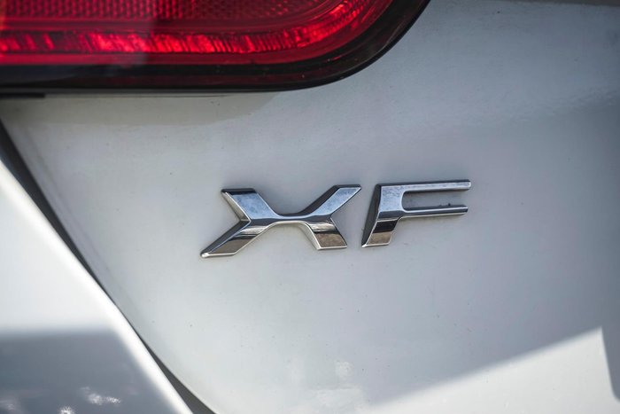 2015 Jaguar XF Premium Luxury