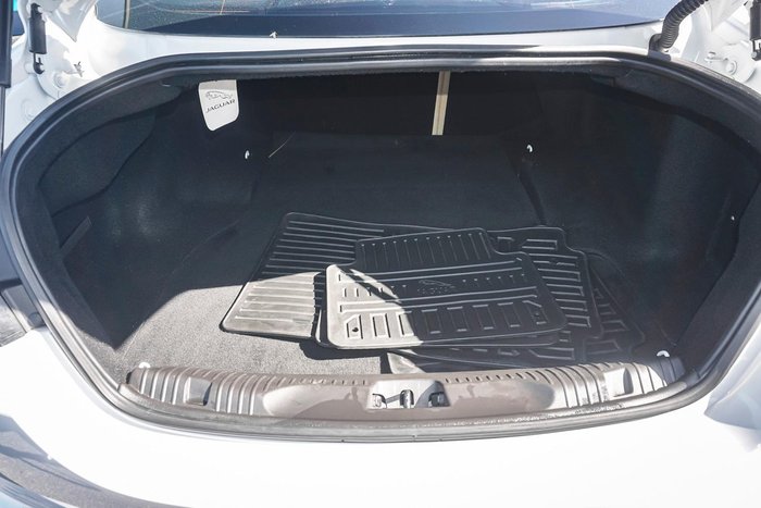 2015 Jaguar XF Premium Luxury