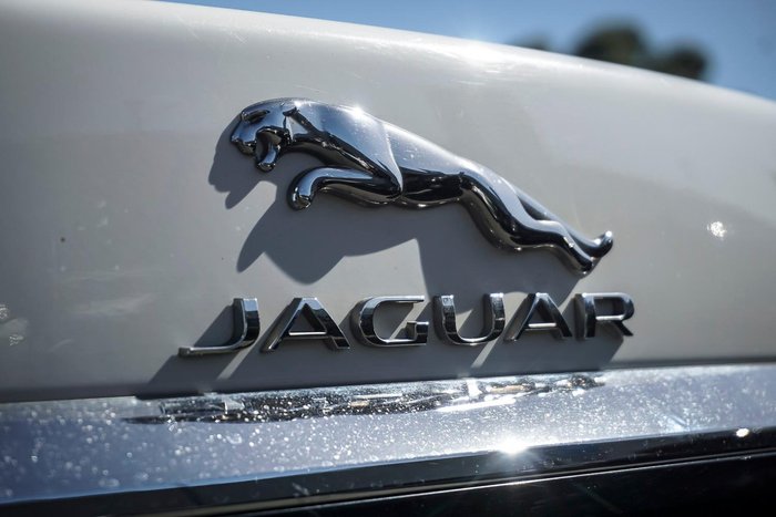 2015 Jaguar XF Premium Luxury