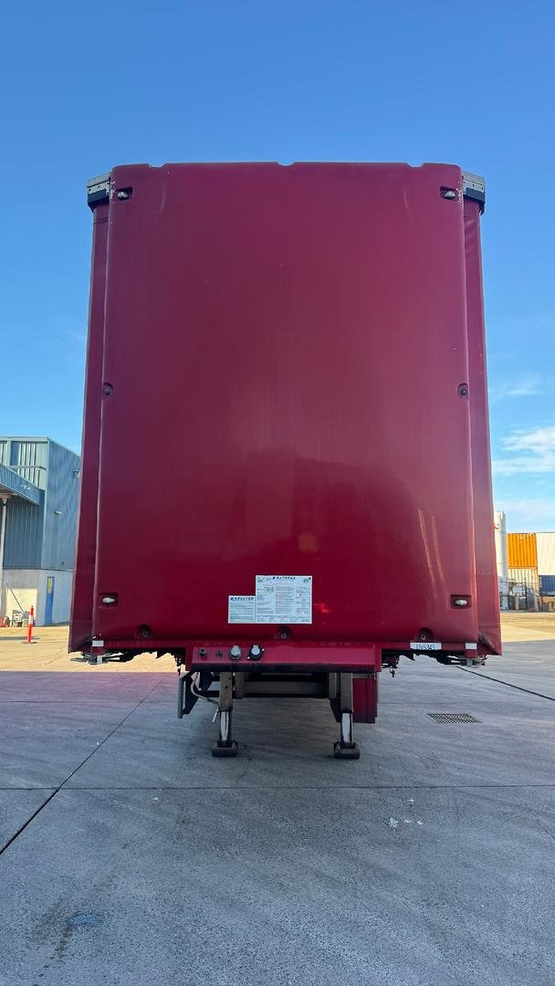 2016 Krueger 24P Drop Deck Red