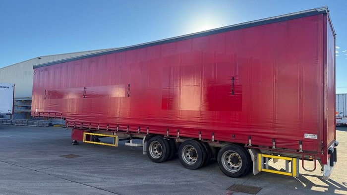 2016 Krueger 24P Drop Deck Red