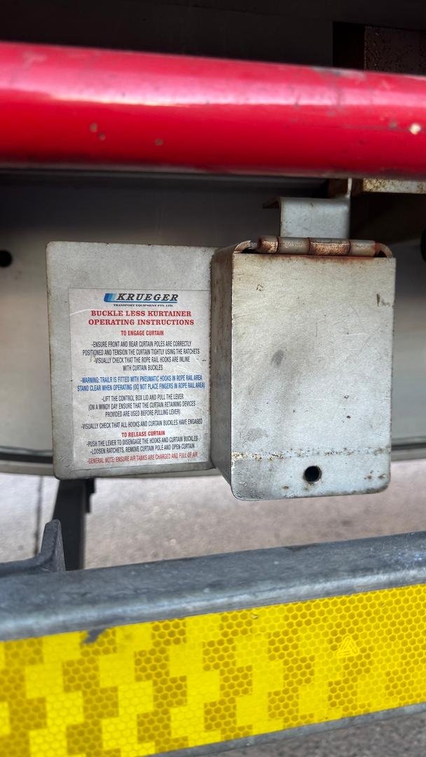 2016 Krueger 24P Drop Deck Red