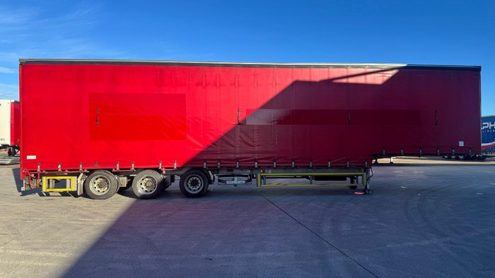 2016 Krueger 24P Drop Deck Red