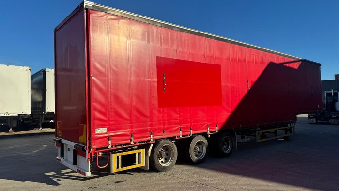 2016 Krueger 24P Drop Deck Red