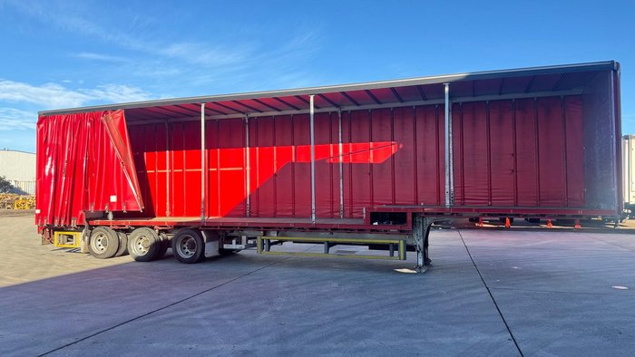 2016 Krueger 24P Drop Deck Red