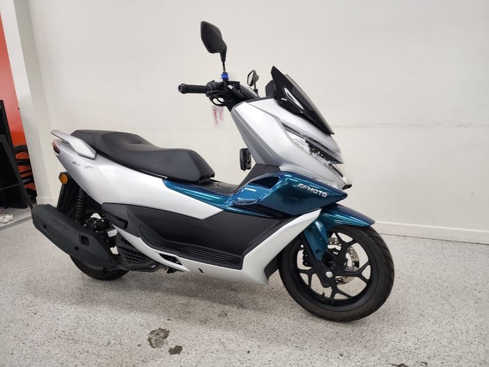 2025 CFMOTO 2025 CFMOTO 150CC 150SC Scooter ABS Silver