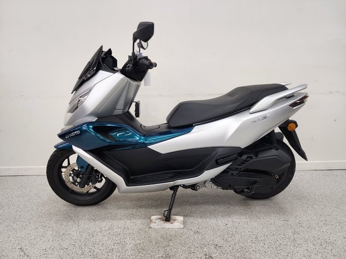 2025 CFMOTO 2025 CFMOTO 150CC 150SC Scooter ABS Silver