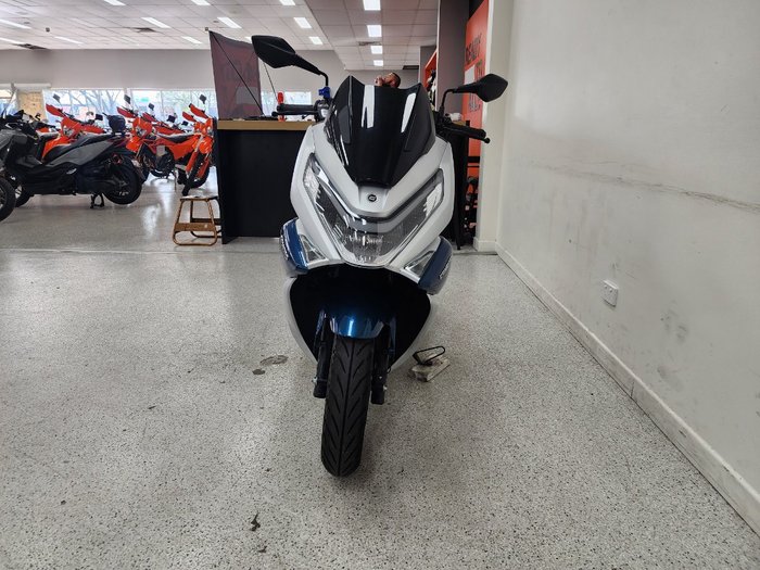 2025 CFMOTO 2025 CFMOTO 150CC 150SC Scooter ABS Silver