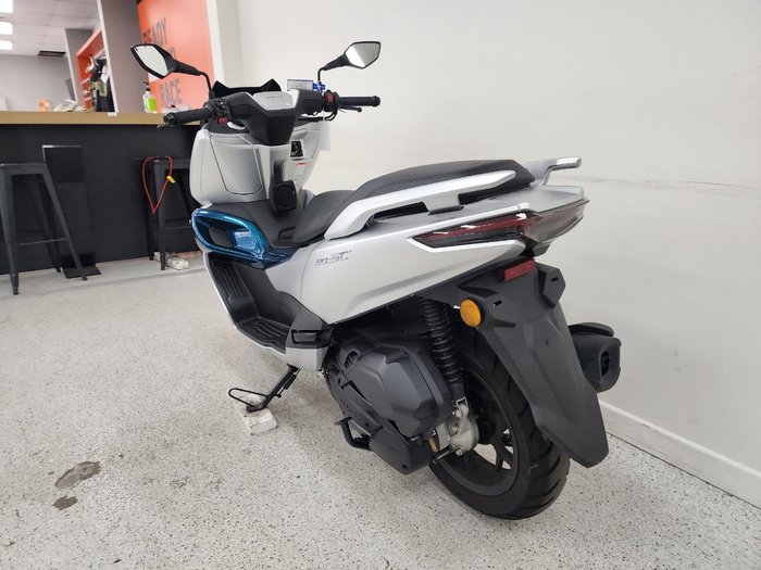 2025 CFMOTO 2025 CFMOTO 150CC 150SC Scooter ABS Silver