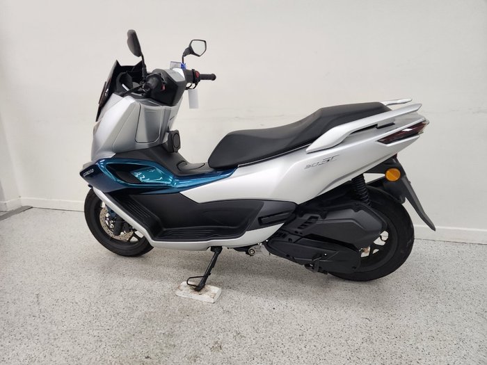 2025 CFMOTO 2025 CFMOTO 150CC 150SC Scooter ABS Silver