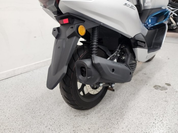 2025 CFMOTO 2025 CFMOTO 150CC 150SC Scooter ABS Silver