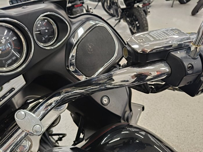 2011 Kawasaki VULCAN 1700 VOYAGER (ABS) Black