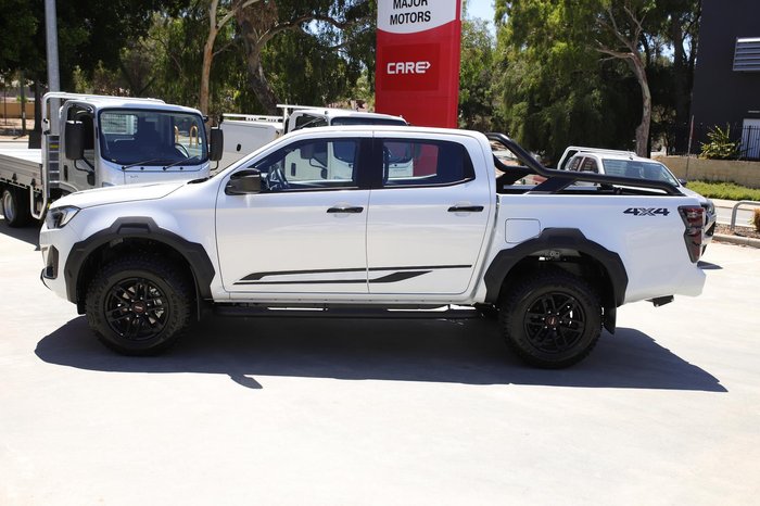 2025 Isuzu D-MAX BLADE