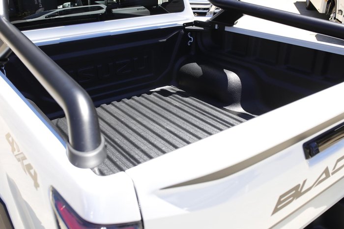 2025 Isuzu D-MAX BLADE