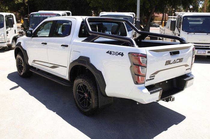 2025 Isuzu D-MAX BLADE