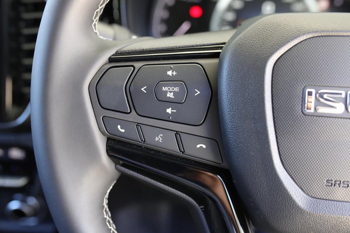 2025 Isuzu D-MAX BLADE