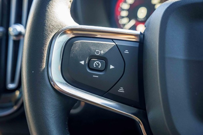 2019 Volvo XC40 T4 Momentum