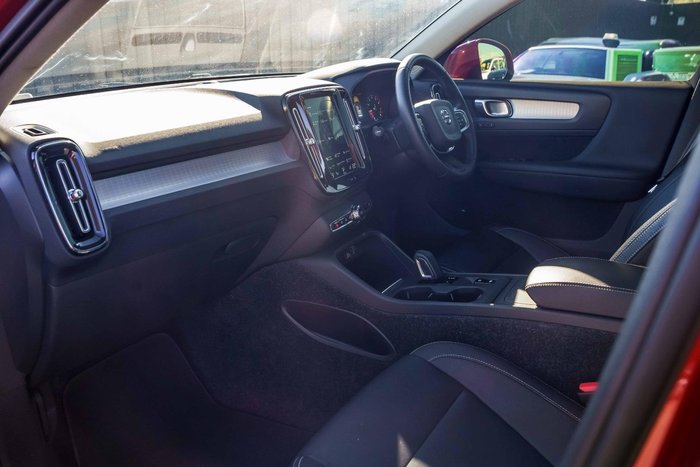 2019 Volvo XC40 T4 Momentum