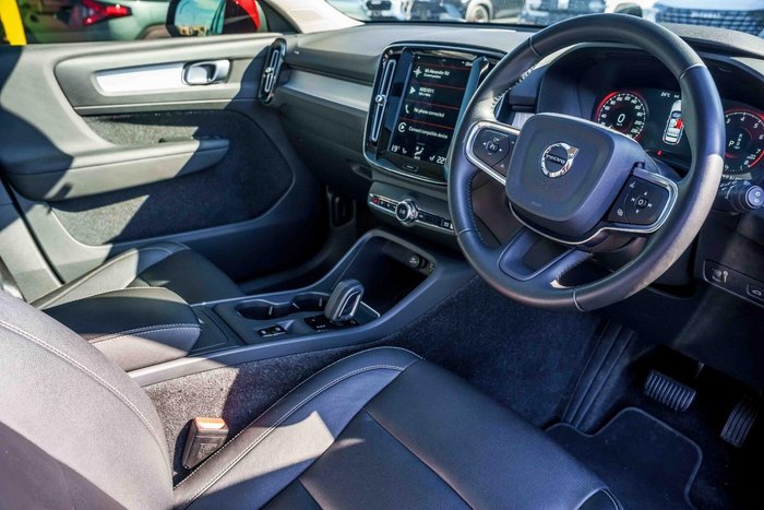 2019 Volvo XC40 T4 Momentum